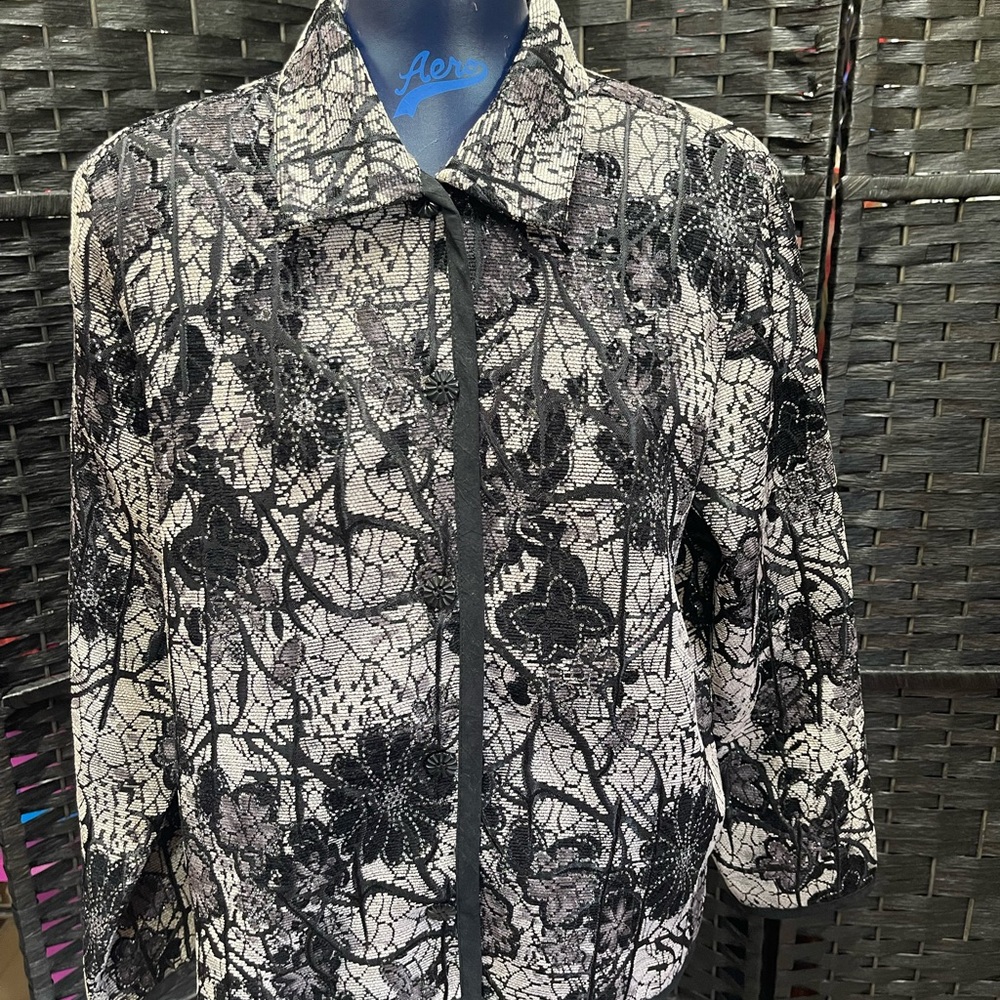 In Touch button down blazer with silver threads size Medium, ptp 21